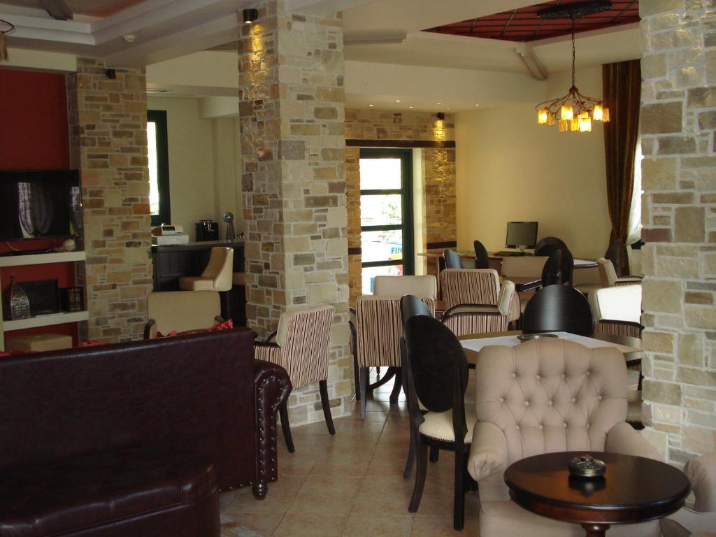 Evzin Hotel Loutraki  Exterior photo